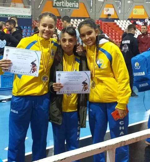 Jéremi Castellano, Ailin Santana y Arianan Pérez, los jóvenes campeones de España (Foto TA)
